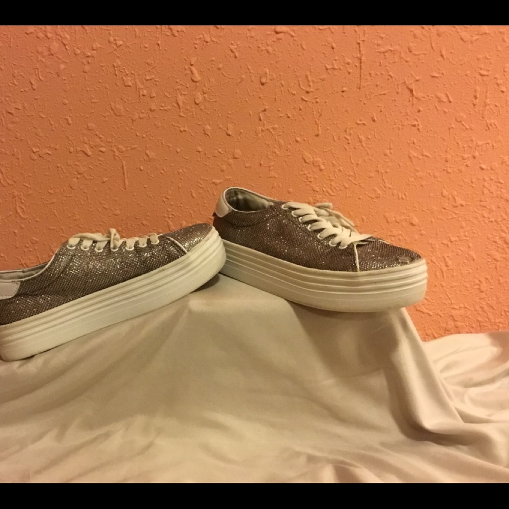 .GUESS- Sneakers